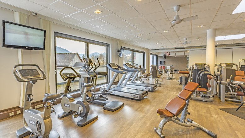 Modernes Indoor Fitnessstudio, © Emotion Therapiezentrum GmbH